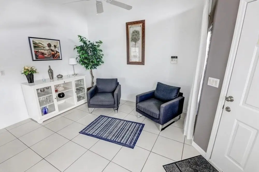 Southern Breeze Great Pool Space! 4 Bedroom Home by RedAwning