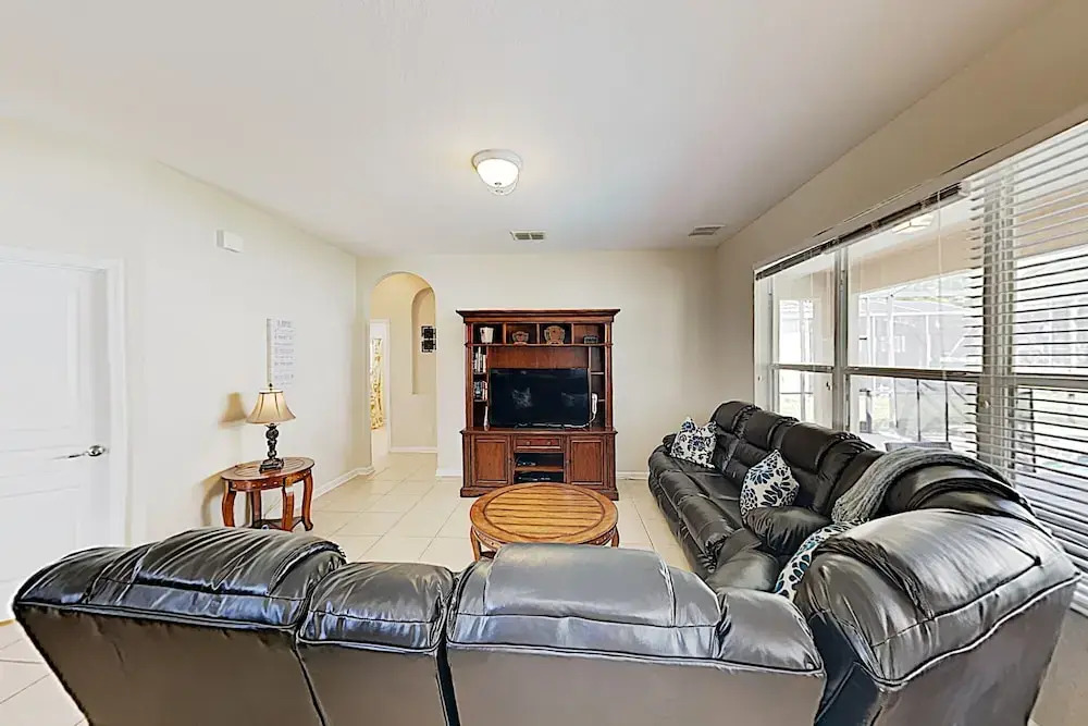 Windsor Hills Oasis: Private Pool, Spa & Game Room 6 Bedroom Home