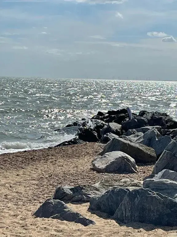Caravan - Sleeps 10 - Pet Friendly - Parking