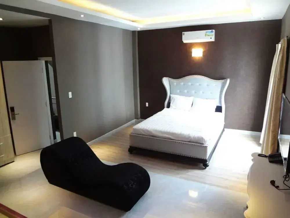 Love Point Hotel