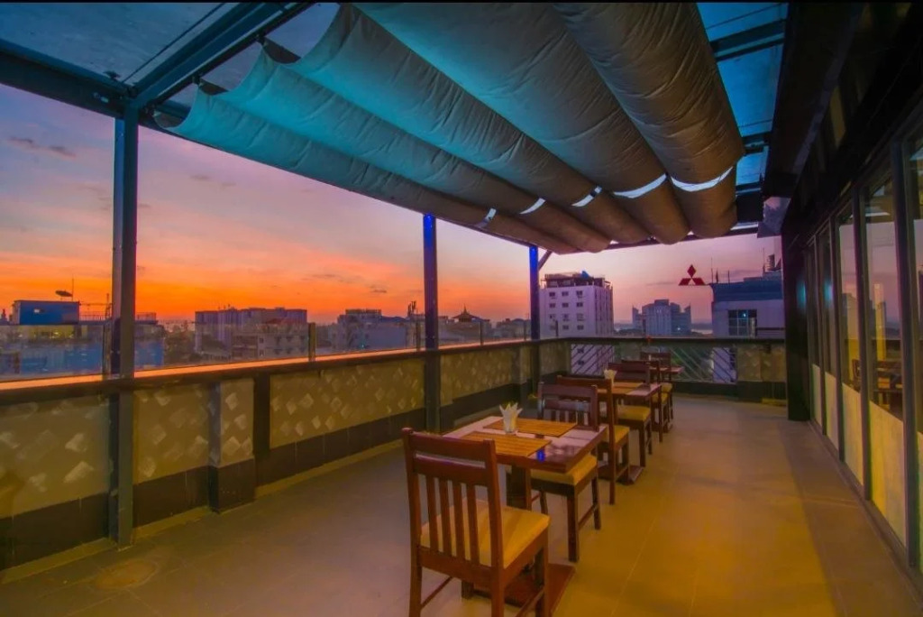 Botahtaung Hotel