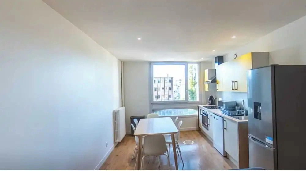 Private Room in a Shared Flat - Lyon 8e