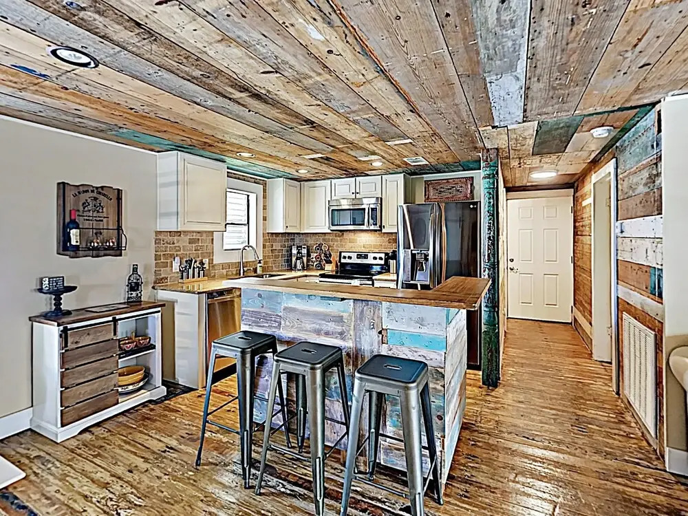 New Listing! Updated Rustic-chic Beach & Bay Haven 3 Bedroom Home