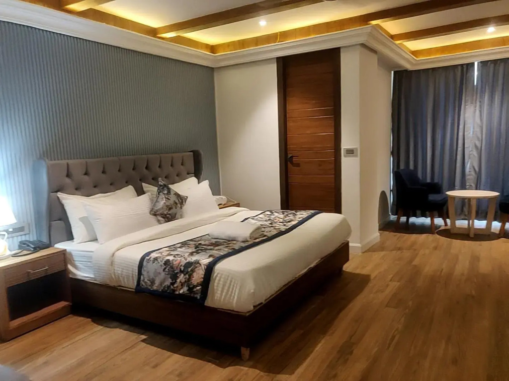 Hotel Sapling Mussoorie - 500 Mtr from Picture Palace Mall Road