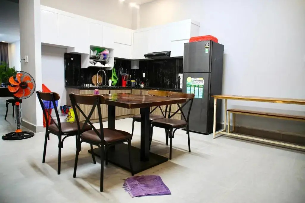 8BR west coast Phu Quoc beach townhouse shared swimming pool