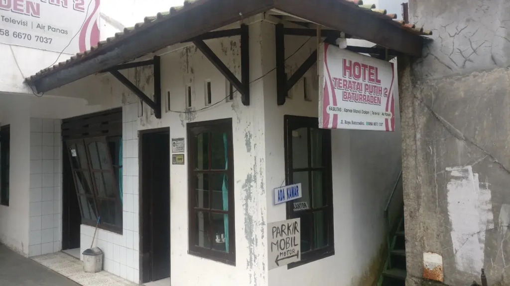 Hotel Teratai Putih