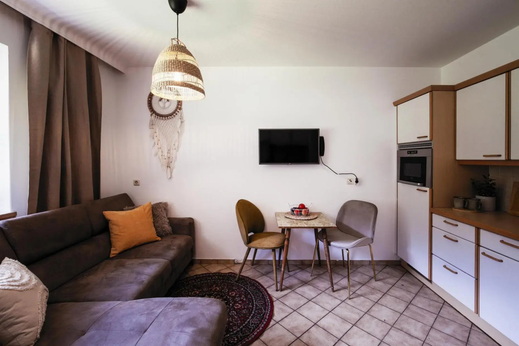 PineTree Lodge