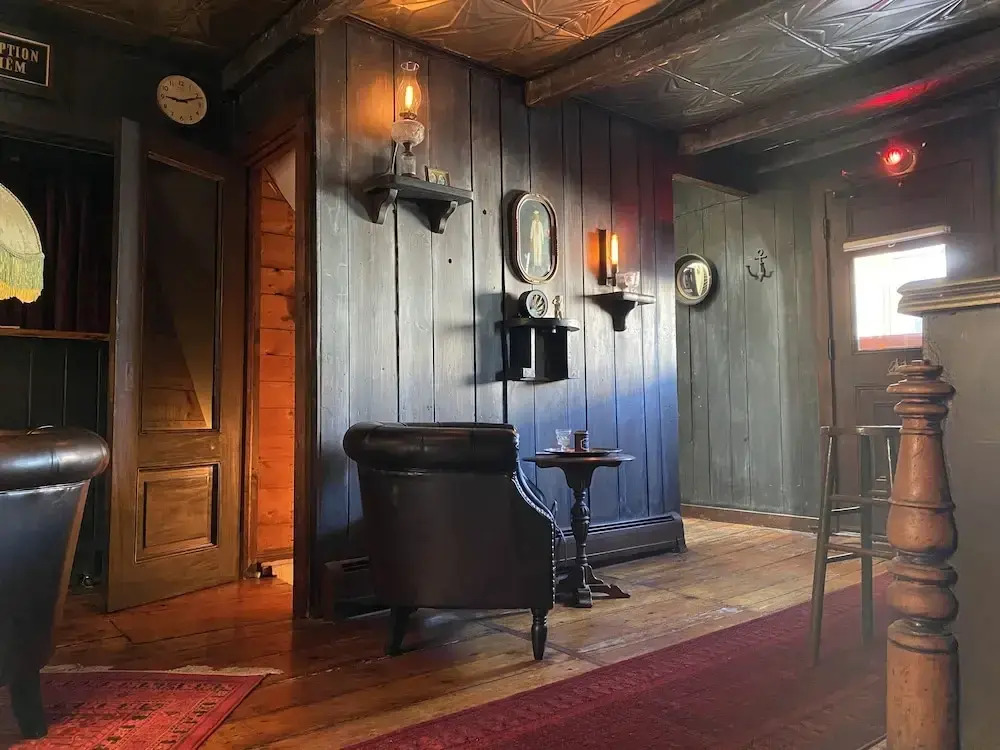 Crews Quarters Boarding House - Caters to Men