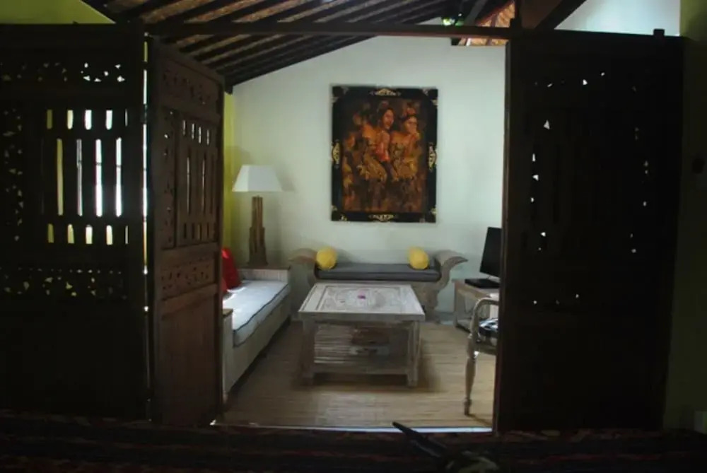 Hyacinth House