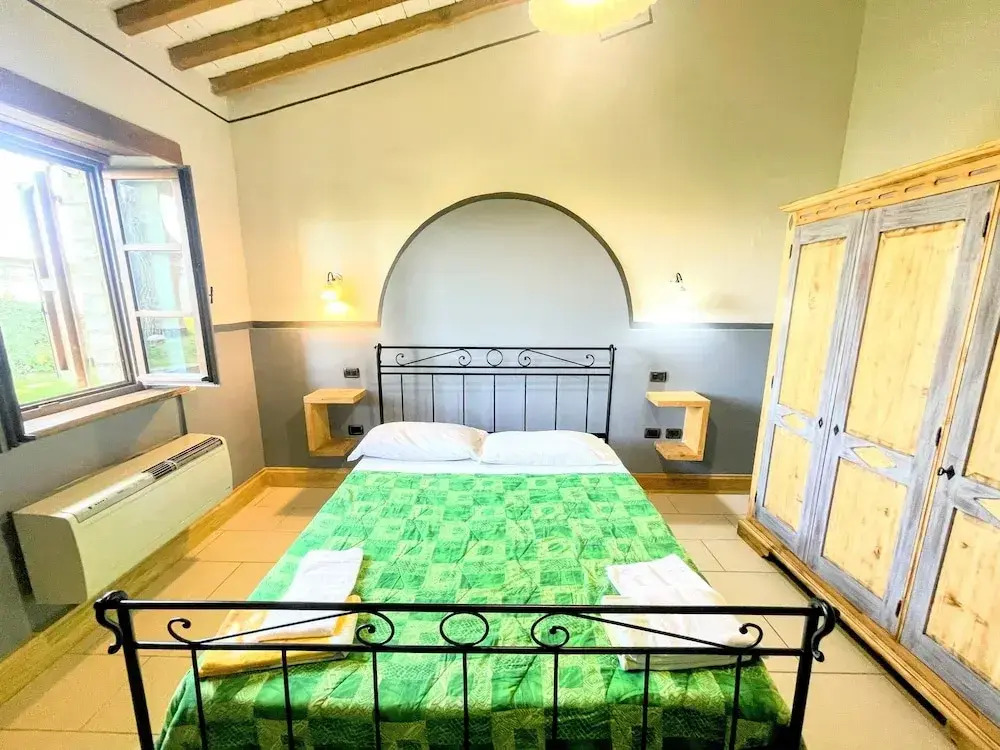 Apt 6 - Enjoy a Relaxing Time in a Romantic Setting, 0.7 Kms/spoleto Centre