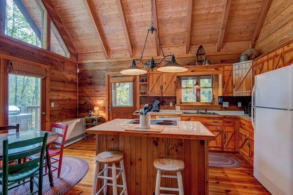 Bucks Cabin - Minutes From Downtown, pet Friendly