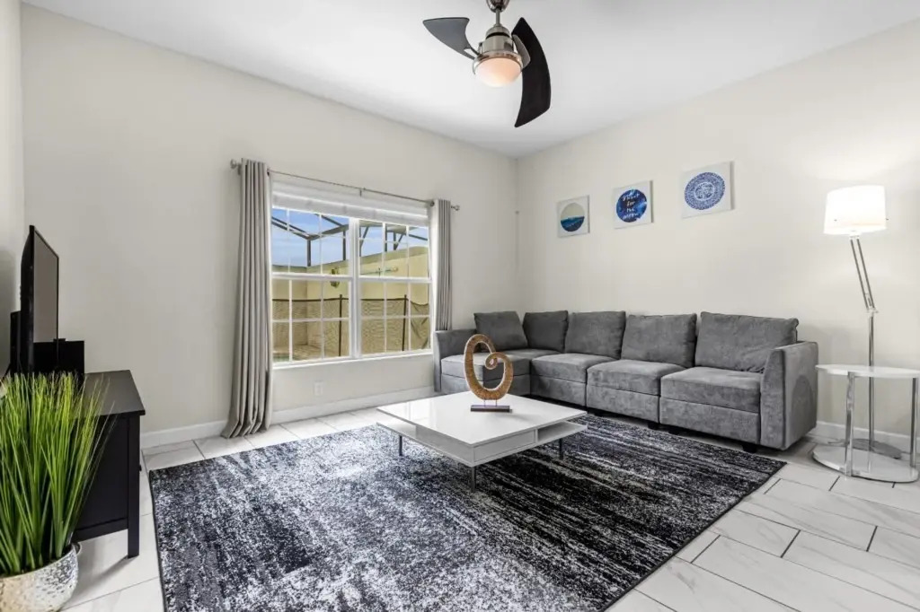4 Bedrooms 3 Bathrooms Storey Lake 3135 Pp