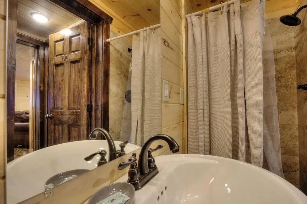 TOT NEW Cabin w/ Indoor Pool & HOT TUB Game Room & Video Wall