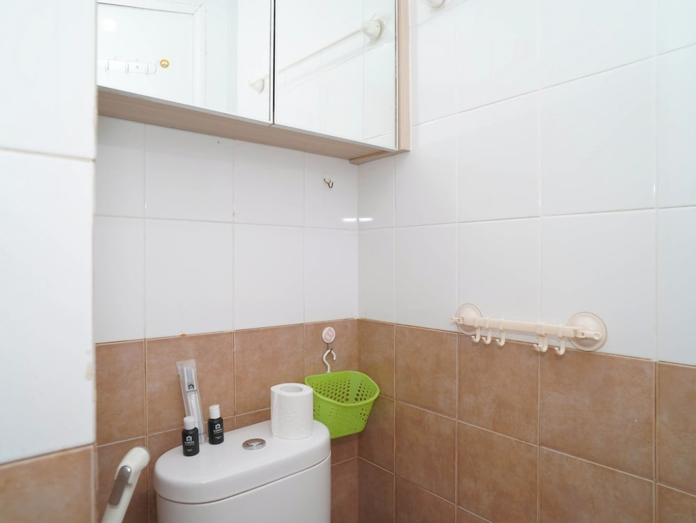Homelike And Neat 2Br At Apartment Green Pramuka City