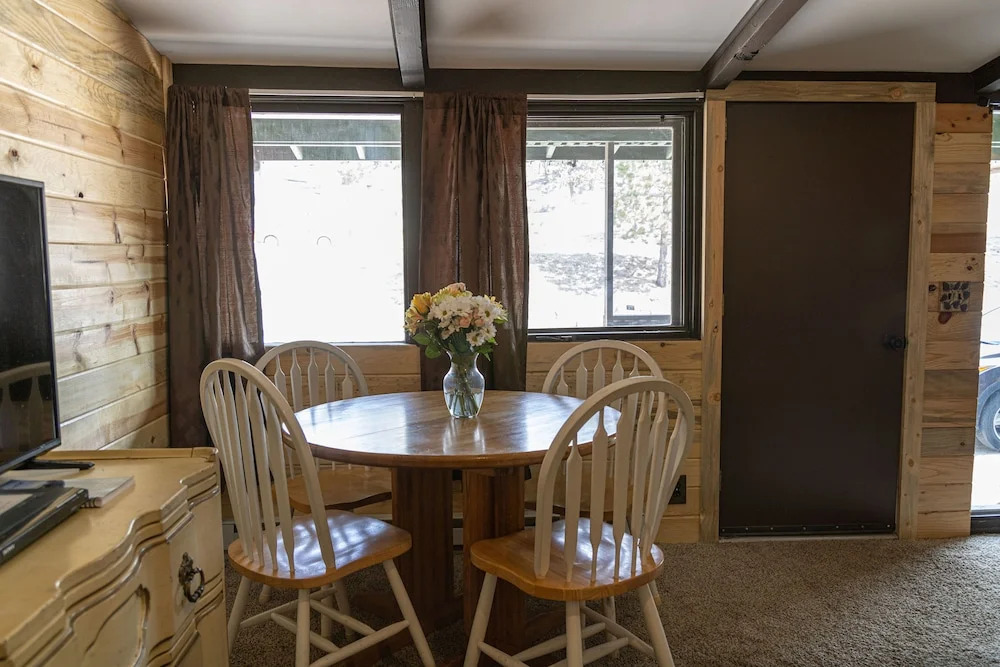 Estes Lake Lodge