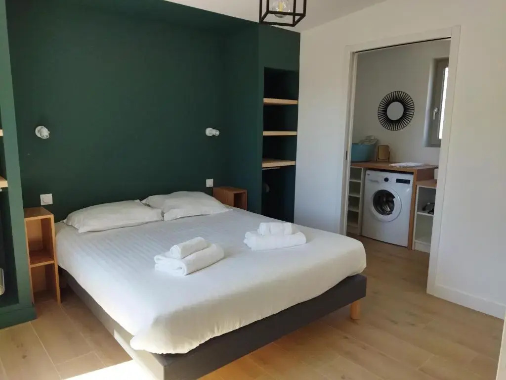 Nouveau ! La cabine du bout du monde -Saint-Mathieu : votre pied-à-terre breton haut standing [PL02]