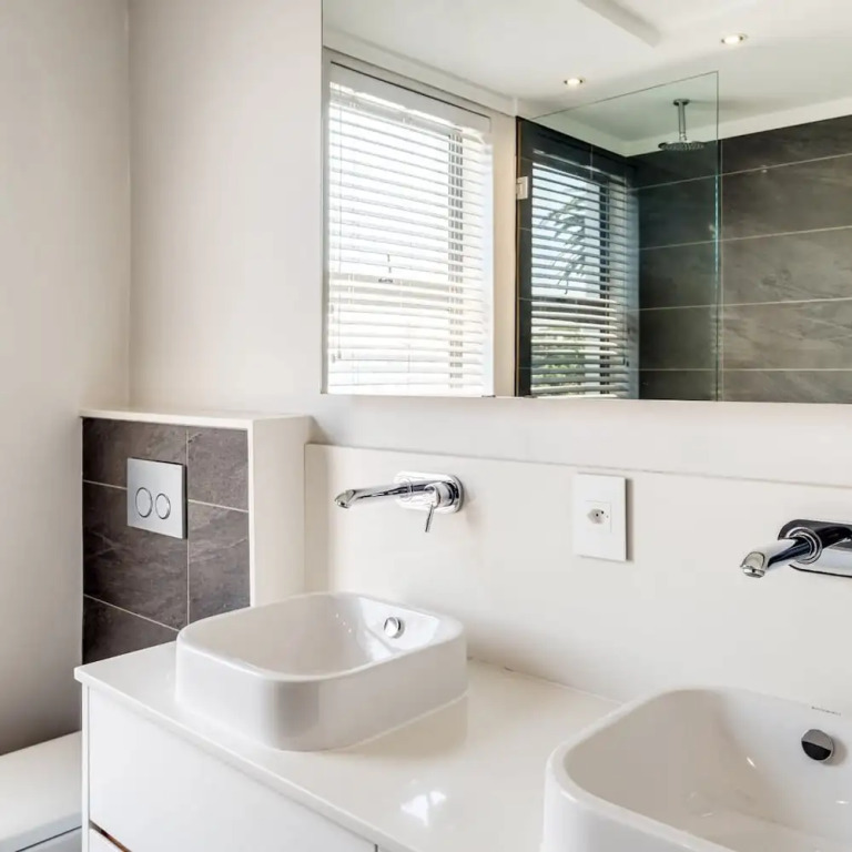 Tranquil Escape in Sea Point Aureto