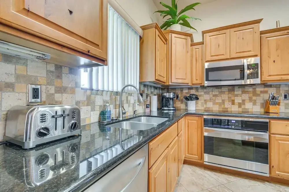 Putting Green & Mtn View: Lake Havasu City Home!