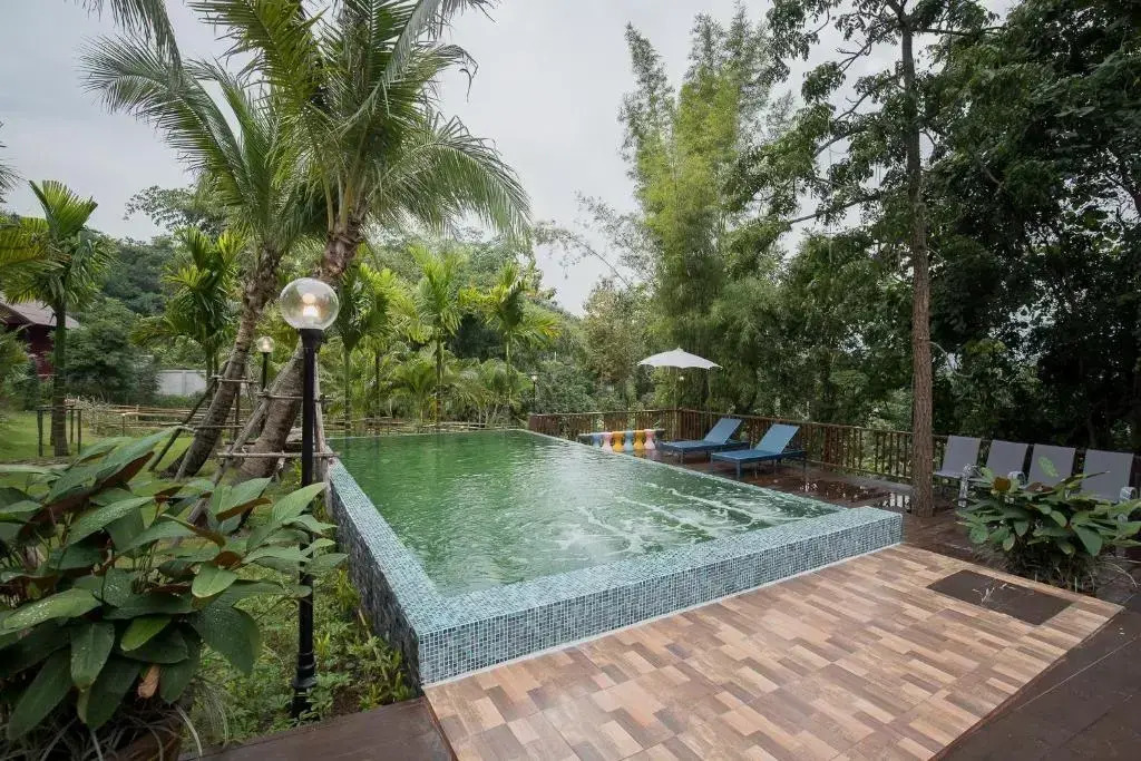 Thanburi resort