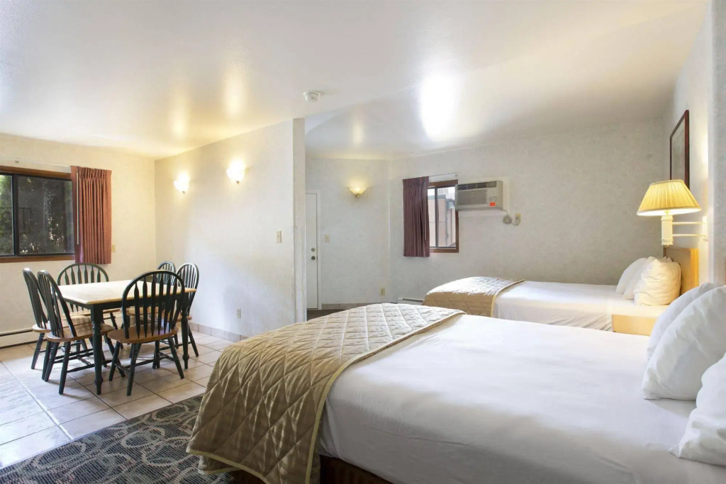 Glenwood Springs Cedar Lodge