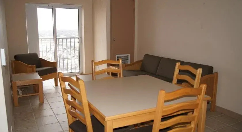 Hotel Laurier - King's Court Residence