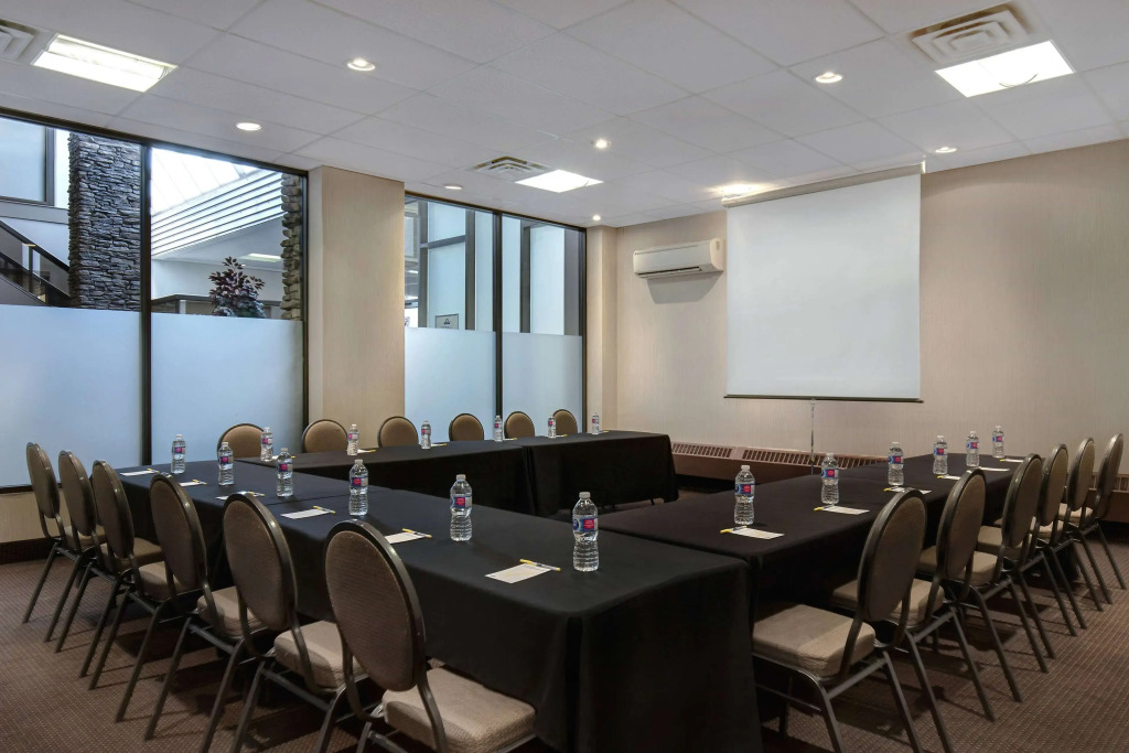 Days Inn by Wyndham Calgary South