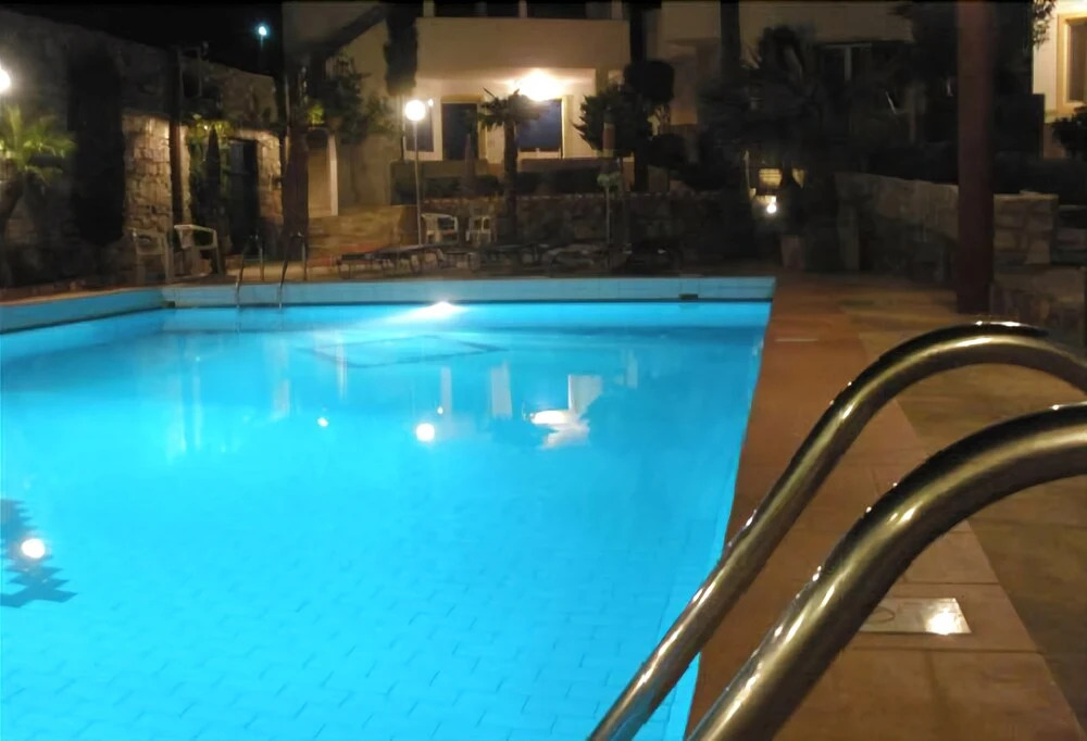 Elenis Apartments