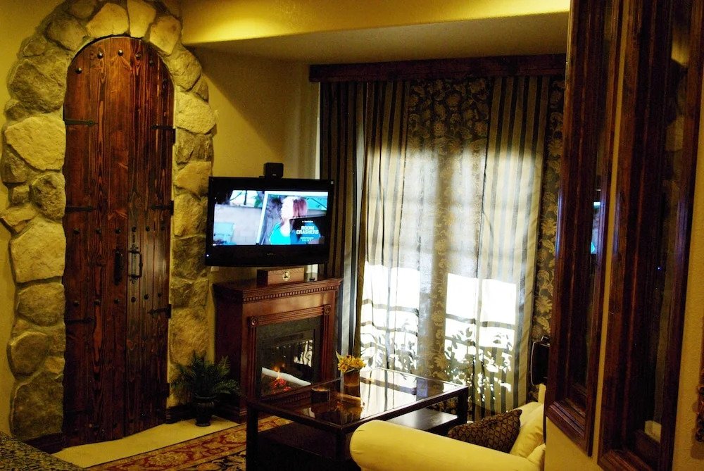 Arrowhead Manor Bed & Breakfast Inn & Event Center