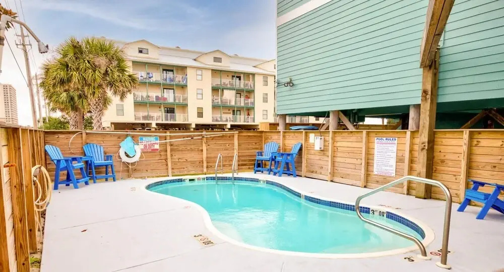 Fantastic Condo in Gulf Shores Directly on the Beach With Pool Covered Parking