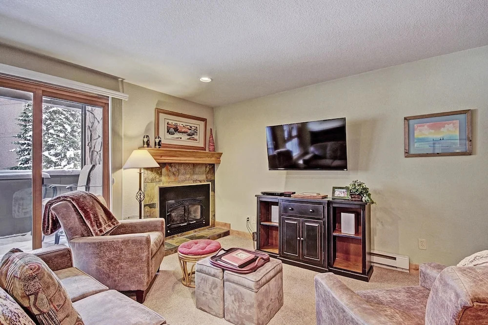 Beautiful Ski-In Ski-Out Condo, Great Location - CM244 by RedAwning