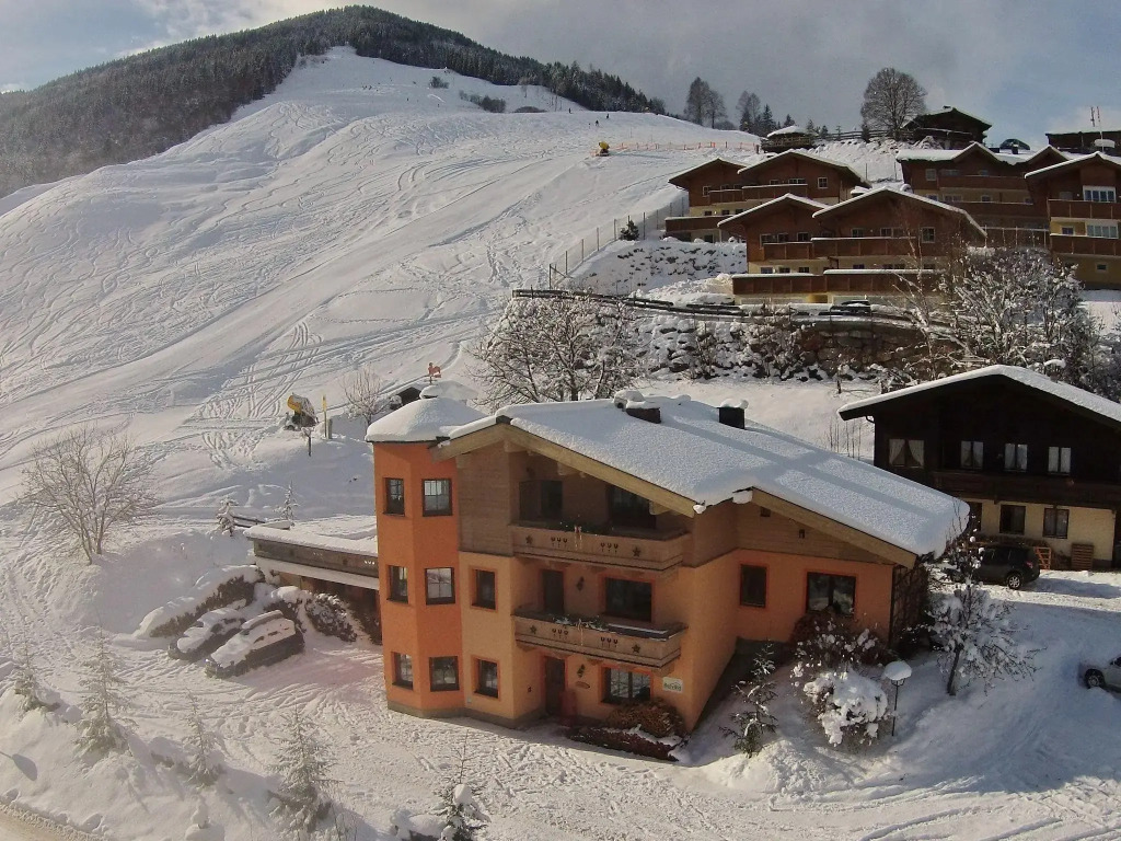 Luxurious Holiday Home in Saalbach-Hinterglemm with Sauna