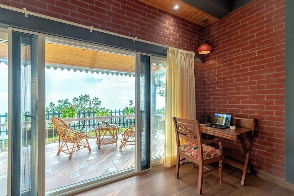 ELIVAAS Fleur De Lis 4 BHK Villa