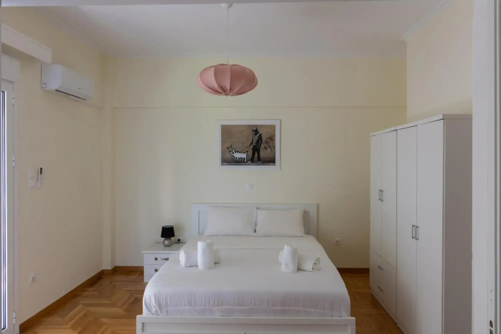 Bright and Spacious 2-bedroom Apartment in Athens