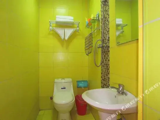 Huayi Smart Hotel (Qingzhou Bus Station)