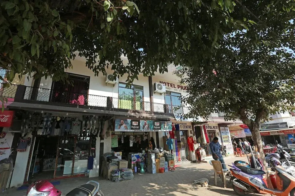OYO 23240 Hotel Pramod Palace
