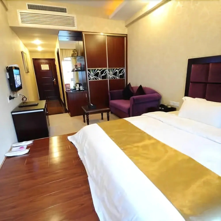 Longyue Business Hotel