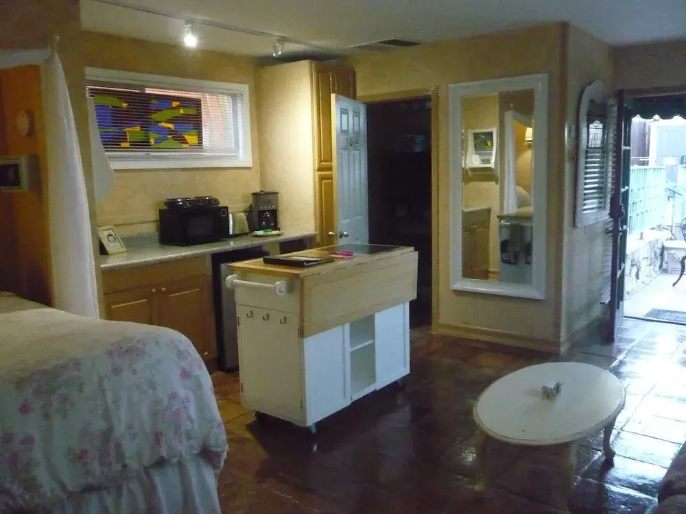 Woodland Hills Calabasas Guesthouses
