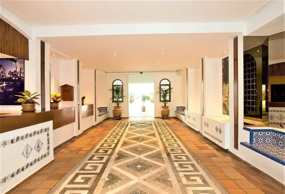 Beachfront Apt for a no Car Holiday Puerto Banus, Free Wifiparkingtvaircon