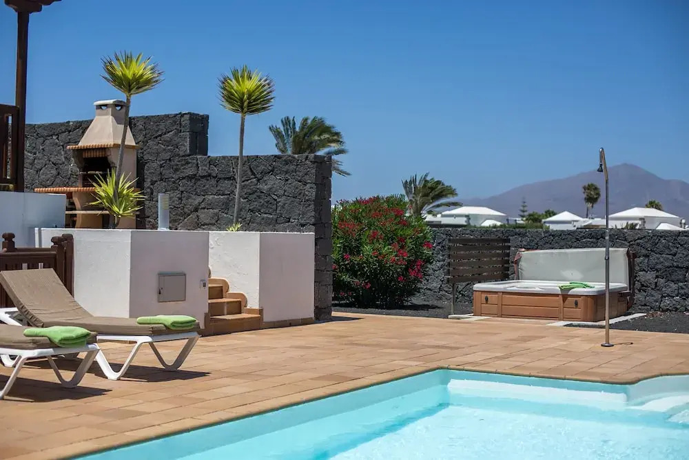 Luxury Villa With Private Heated Pool 15