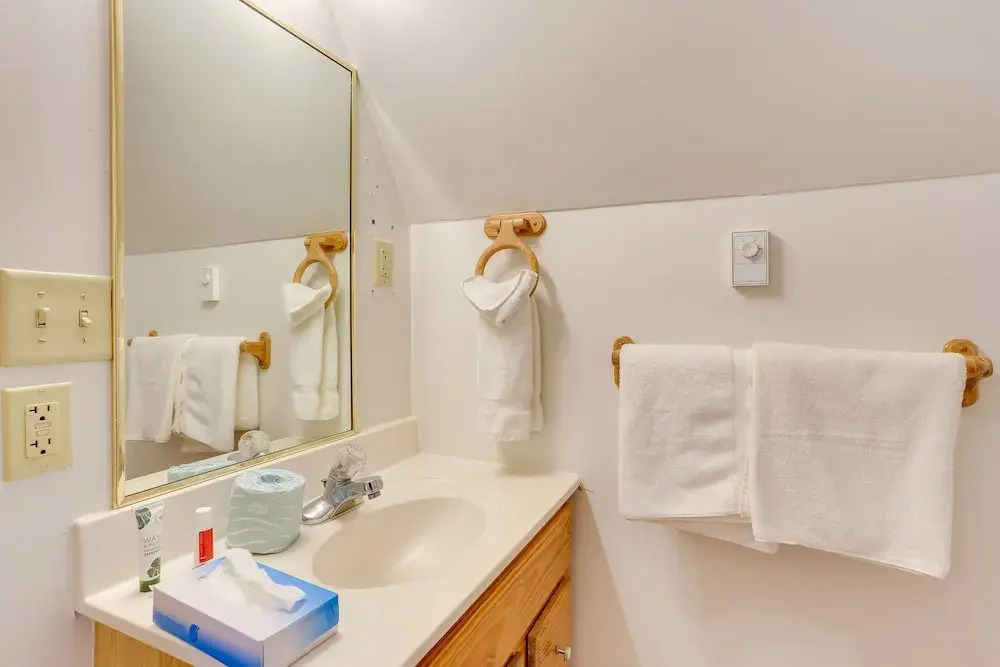 Cozy Keystone Cabin: Hot Tub, 3 Mi to Mt Rushmore!