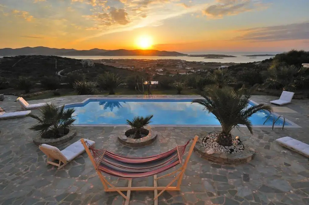 Parian Holiday Villas
