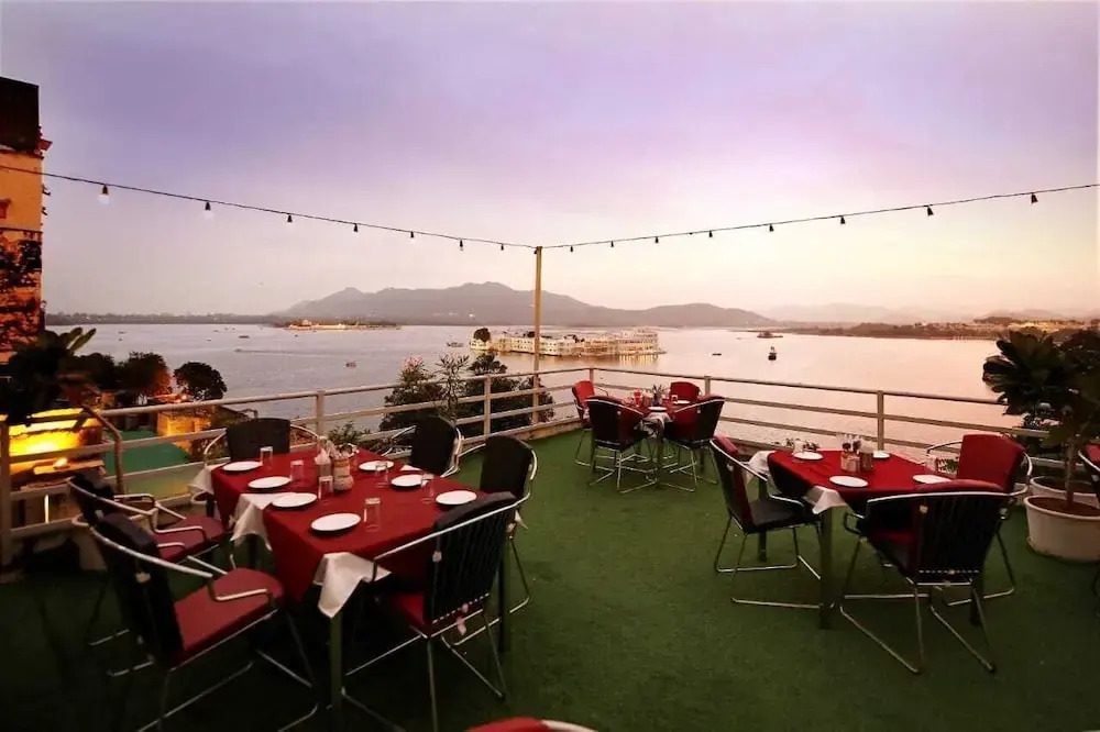 Hotel Casa by the lake