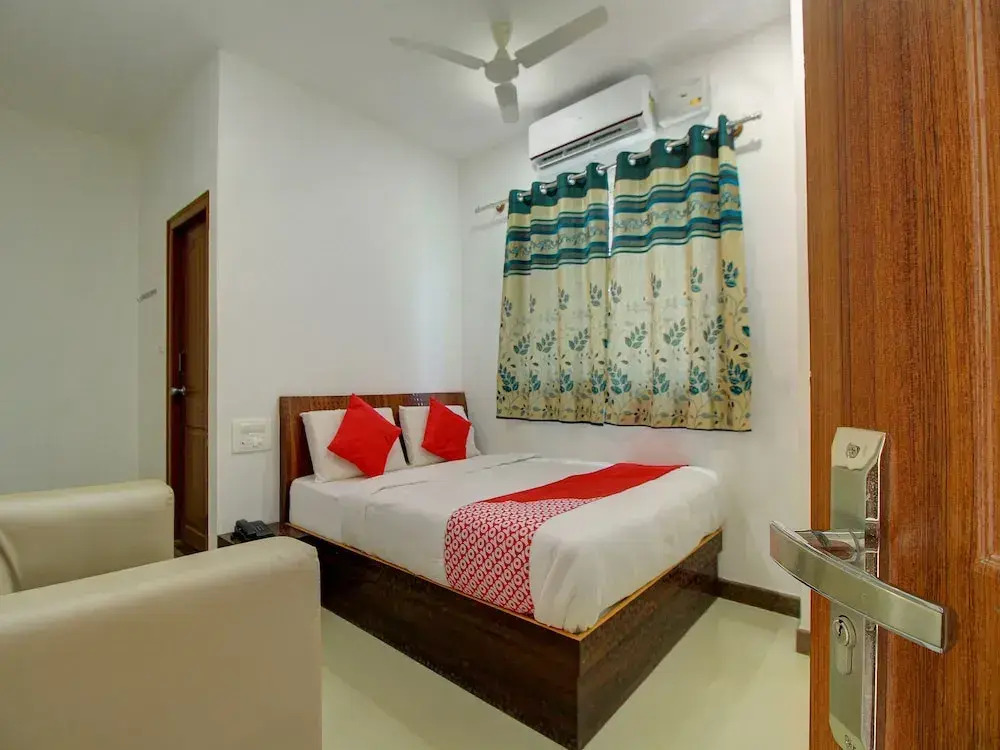 OYO 17421 Suvarna Suites