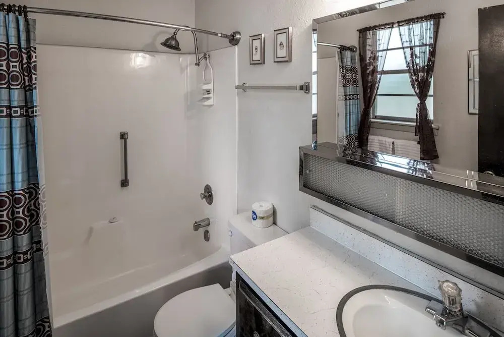 Aztex Retreat - Three Bedroom Cabin