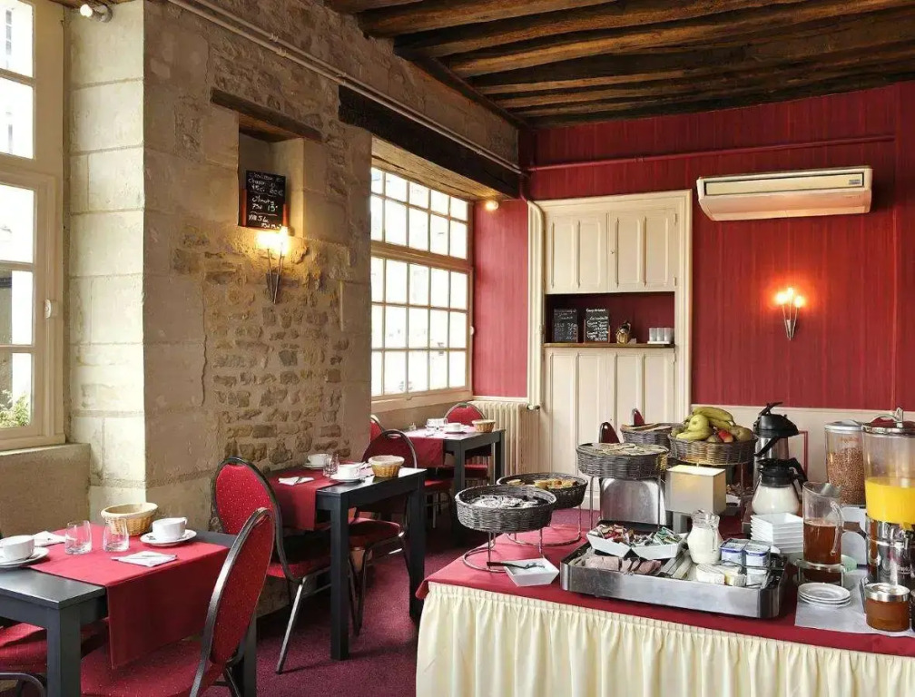 Logis Hôtel Restaurant Le Puits Doré