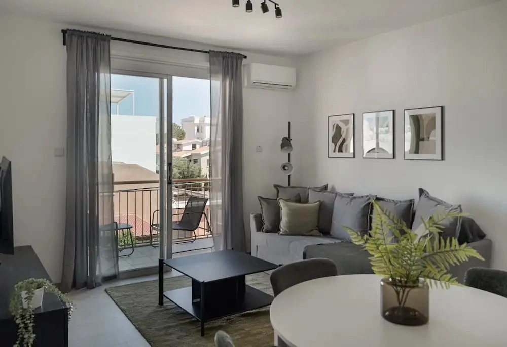Lithos Modern Flat by Staycom