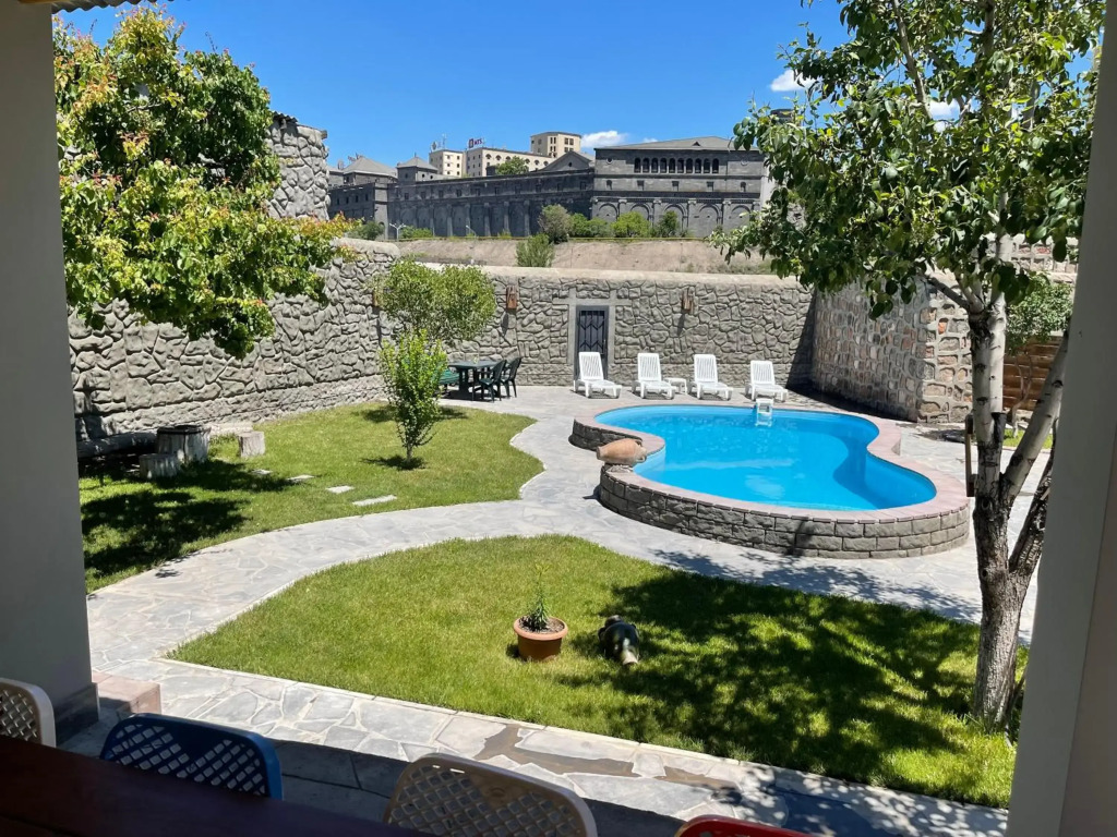 Cozy Apartment With The Best Patio and Swimming pool