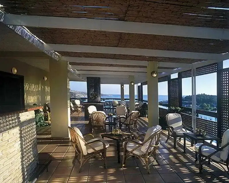 Plaza Vouliagmeni Strand Hotel