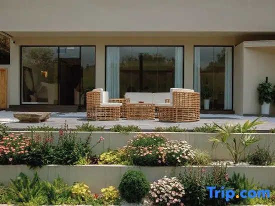 Tingshan Jiaoxia · Homestay: A Designer Riverside Mountain-View Retrea