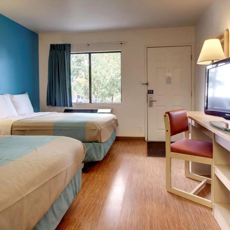 Motel 6-Des Moines, IA - North